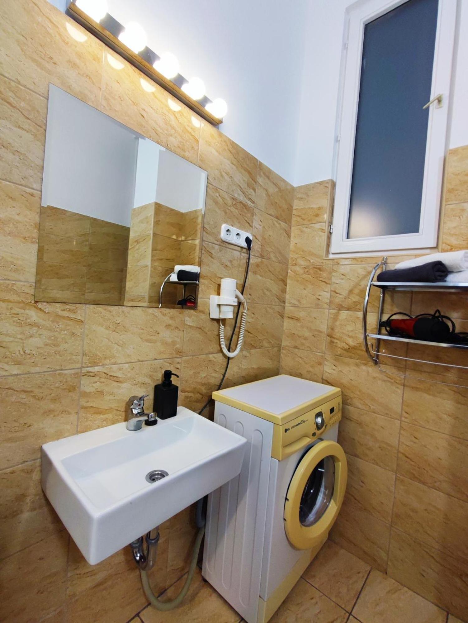 شقة Purezen In The City For 2 بودابست المظهر الخارجي الصورة